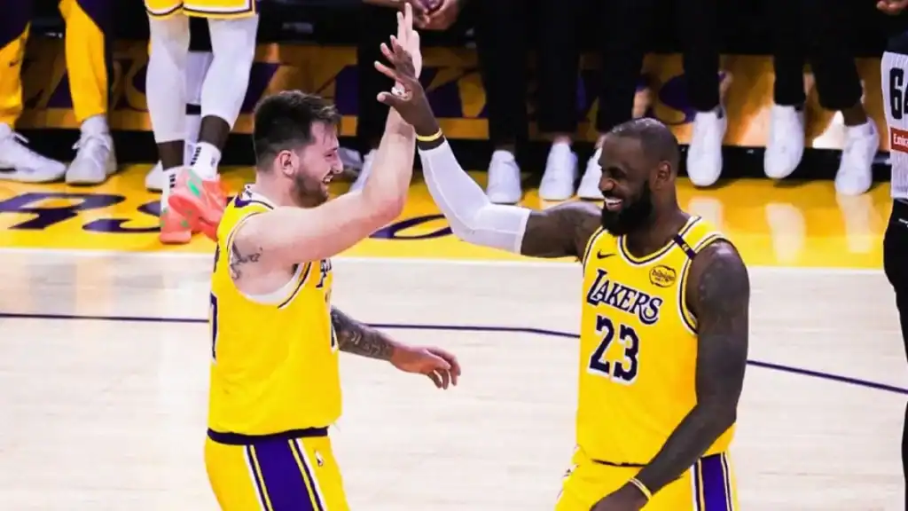 بيع لوس أنجلوس ليكرز مقابل 10 مليارات دولار في صفقة تاريخية