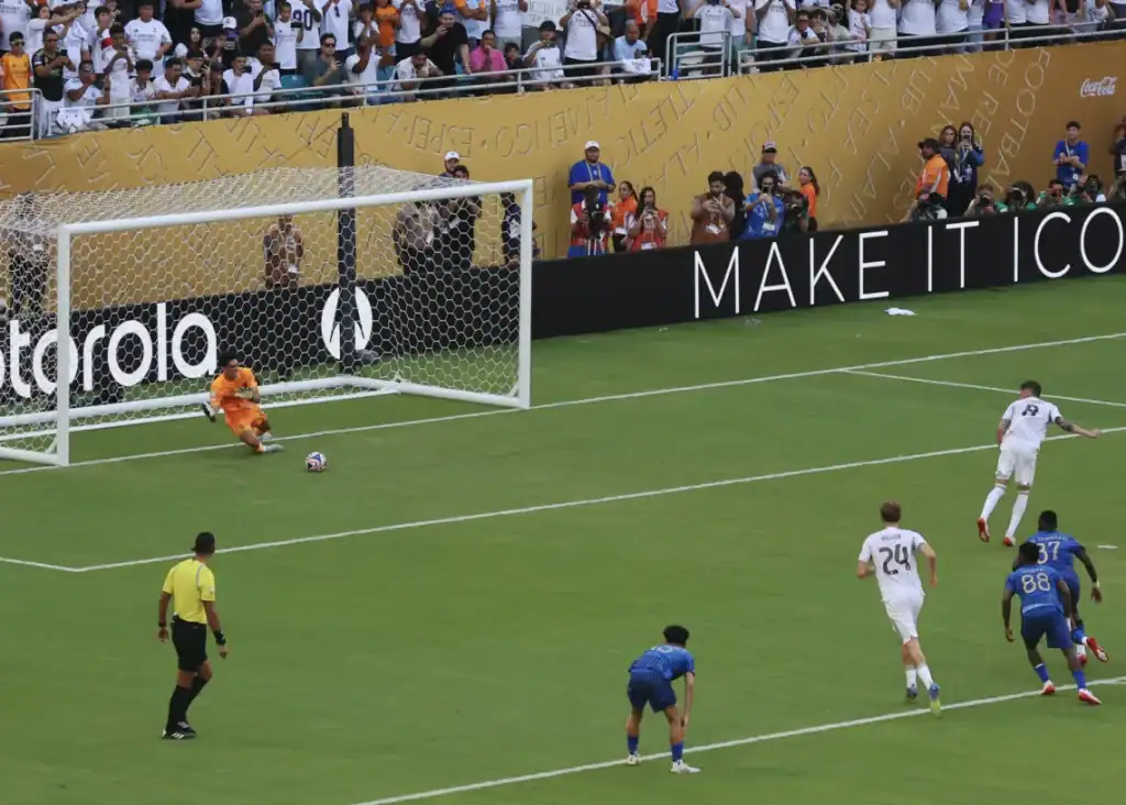 بونو يتألق وينقذ الهلال من خسارة محققة أمام ريال مدريد