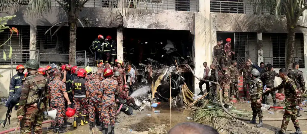 حطام طائرة في بنغلاديش