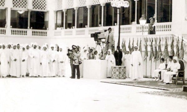 رجال يرتدون ملابس تقليدية مغربية في حفل رسمي بالخارجية.