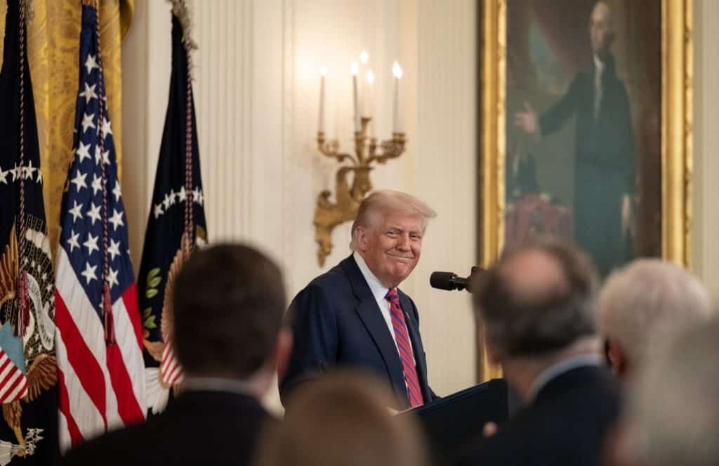 ترامب يفرض رسومًا جمركية 25٪ على الواردات من الهند بسبب النفط الروسي