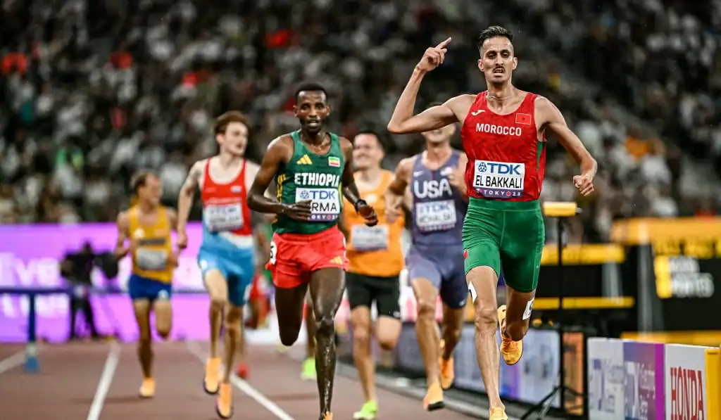 سفيان البقالي يحصد فضية 3000 م موانع في طوكيو